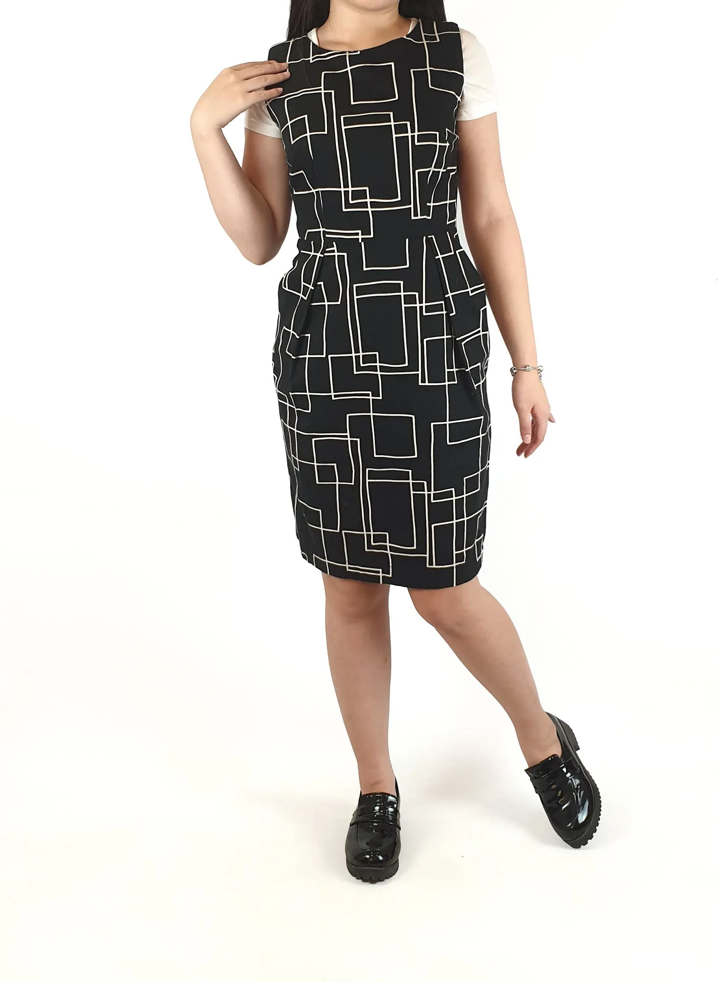 Frock Me Out black and white print dress size 6 (note: inconsistency near back zip)