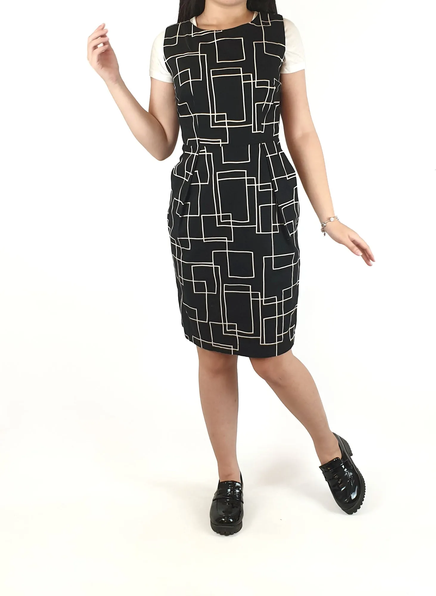 Frock Me Out black and white print dress size 6 (note: inconsistency near back zip)