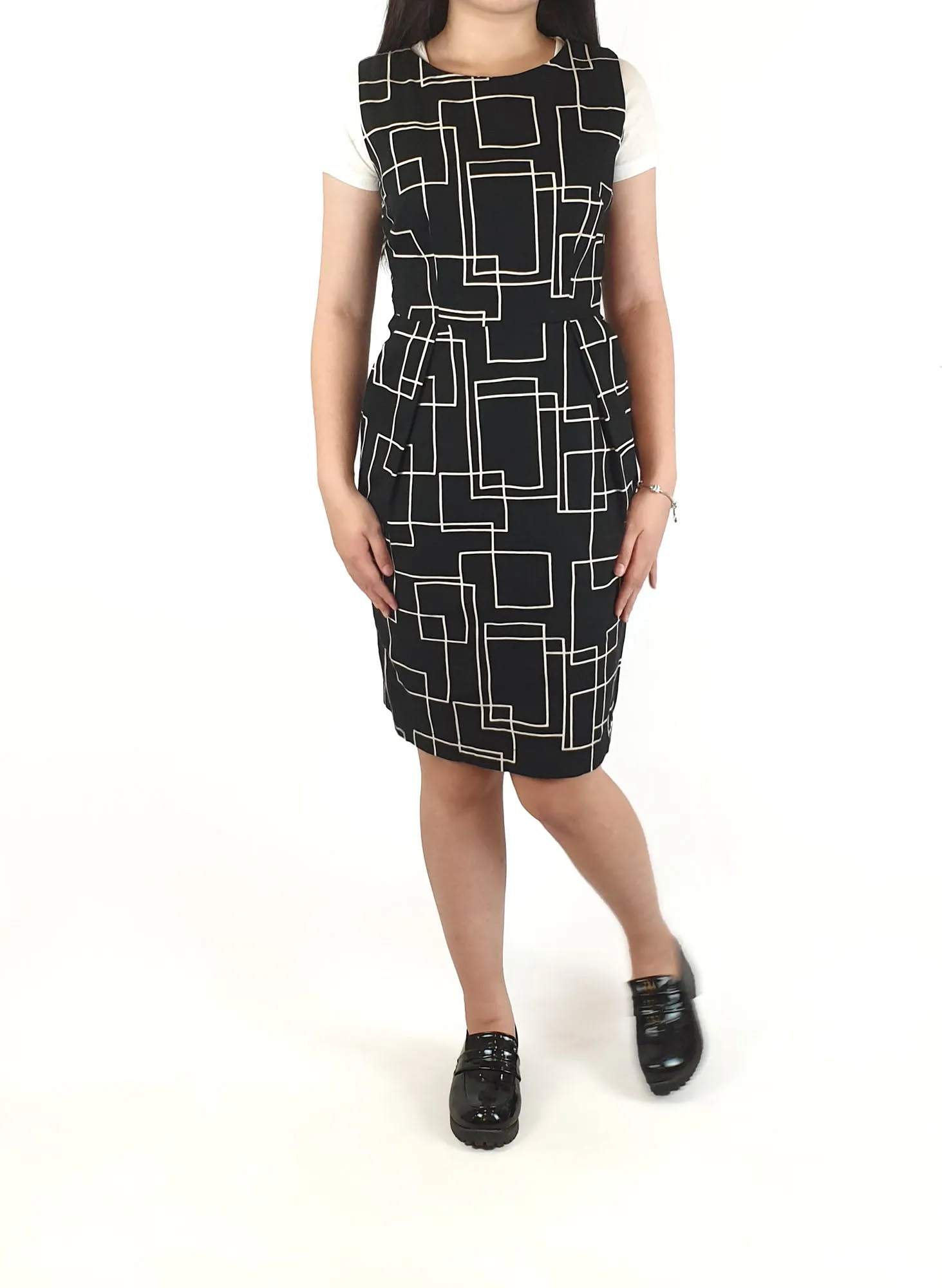 Frock Me Out black and white print dress size 6 (note: inconsistency near back zip)