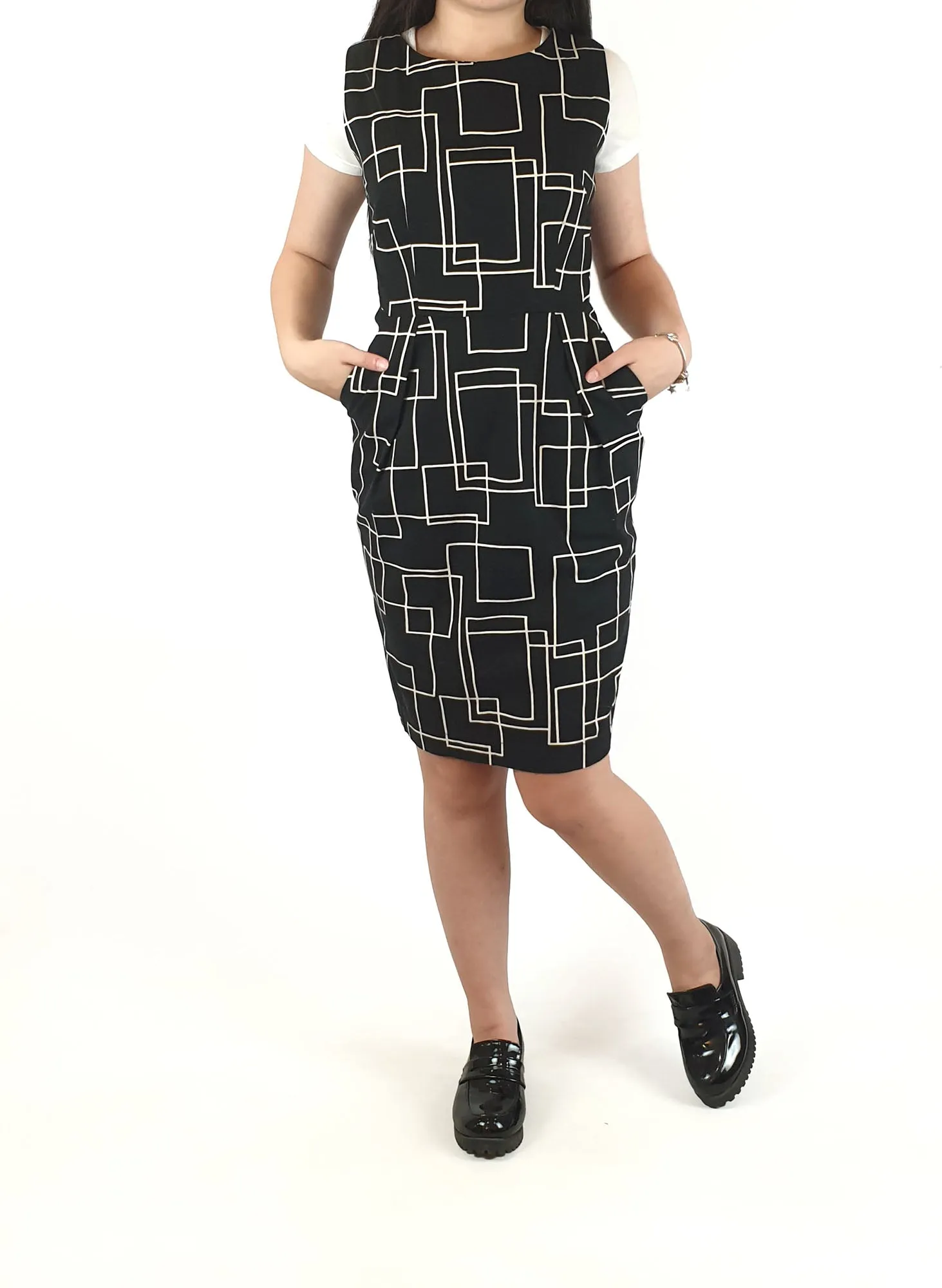 Frock Me Out black and white print dress size 6 (note: inconsistency near back zip)