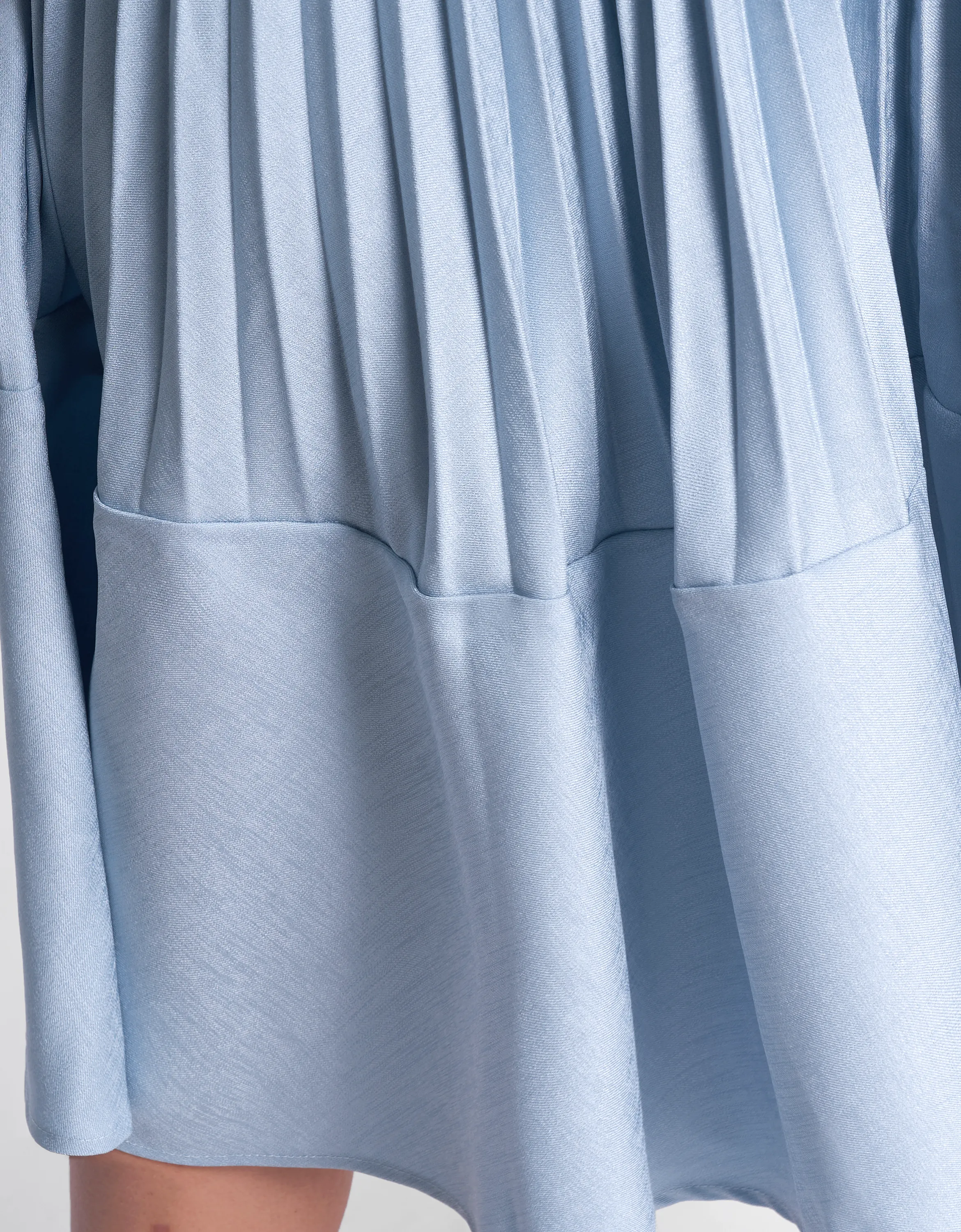 Sleeveless V-neck Pleated Midi Dress