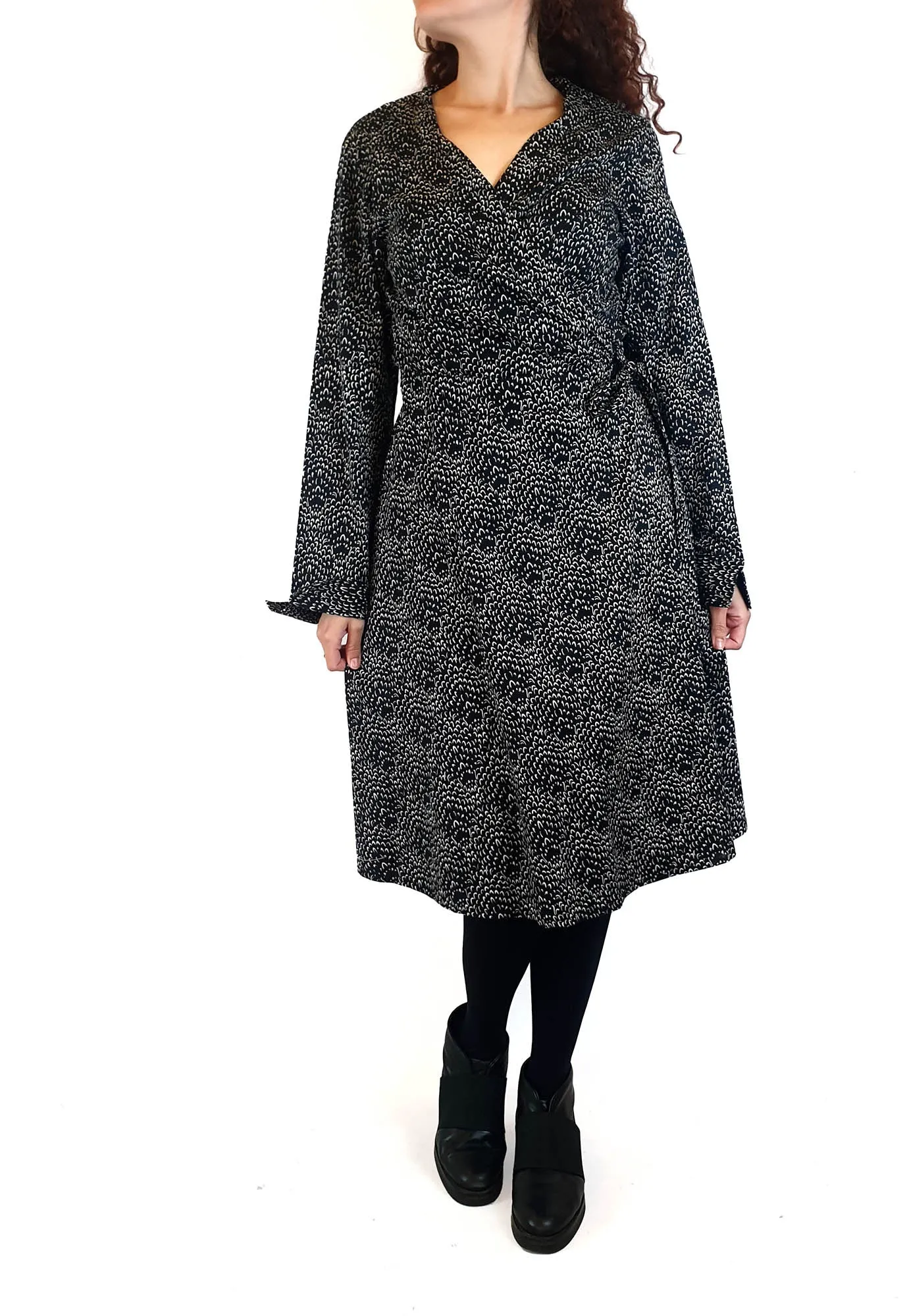 That Bird Label black print wrap style long sleeve dress size 10