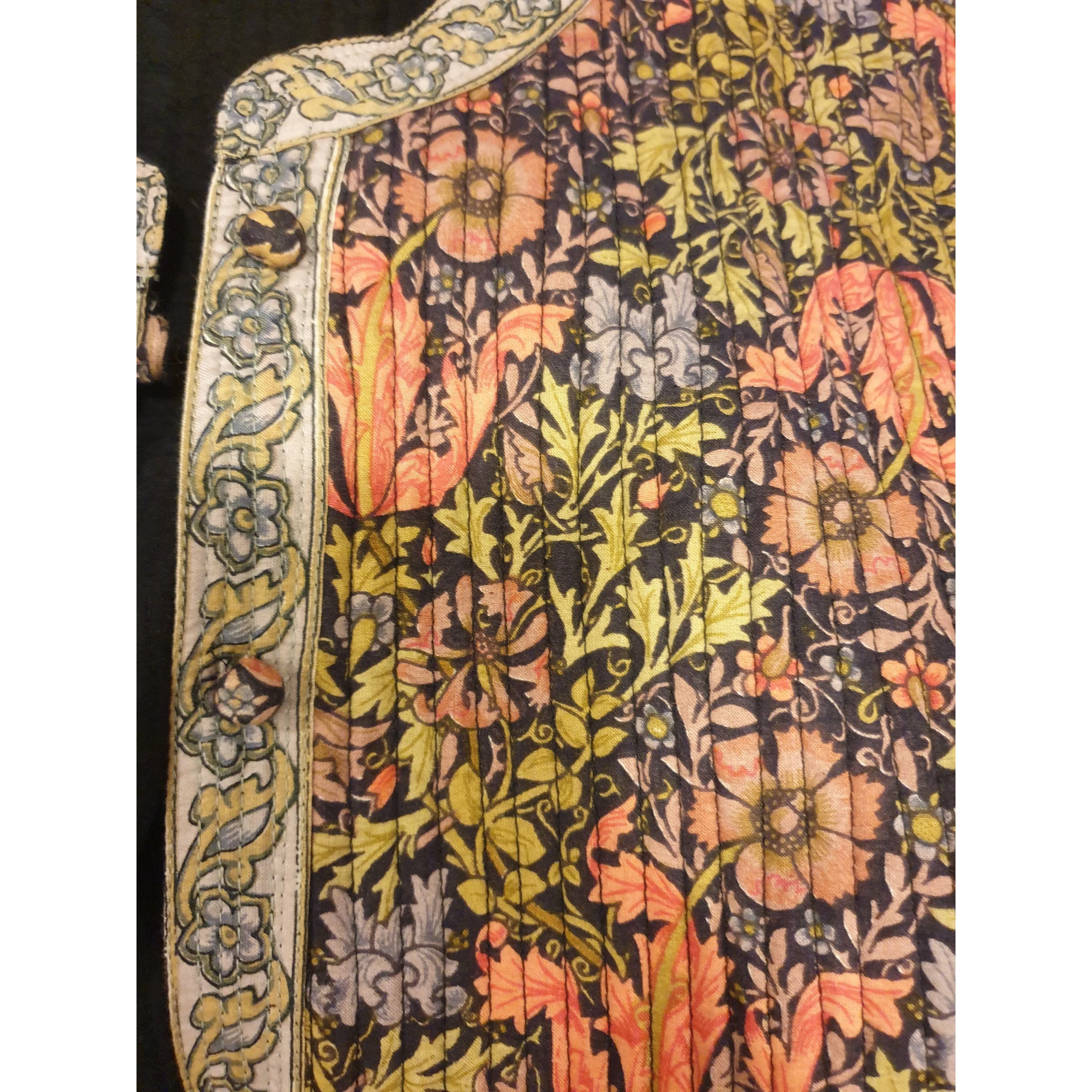 The Metropolitan Museum of Art quilted coat best fits size M
