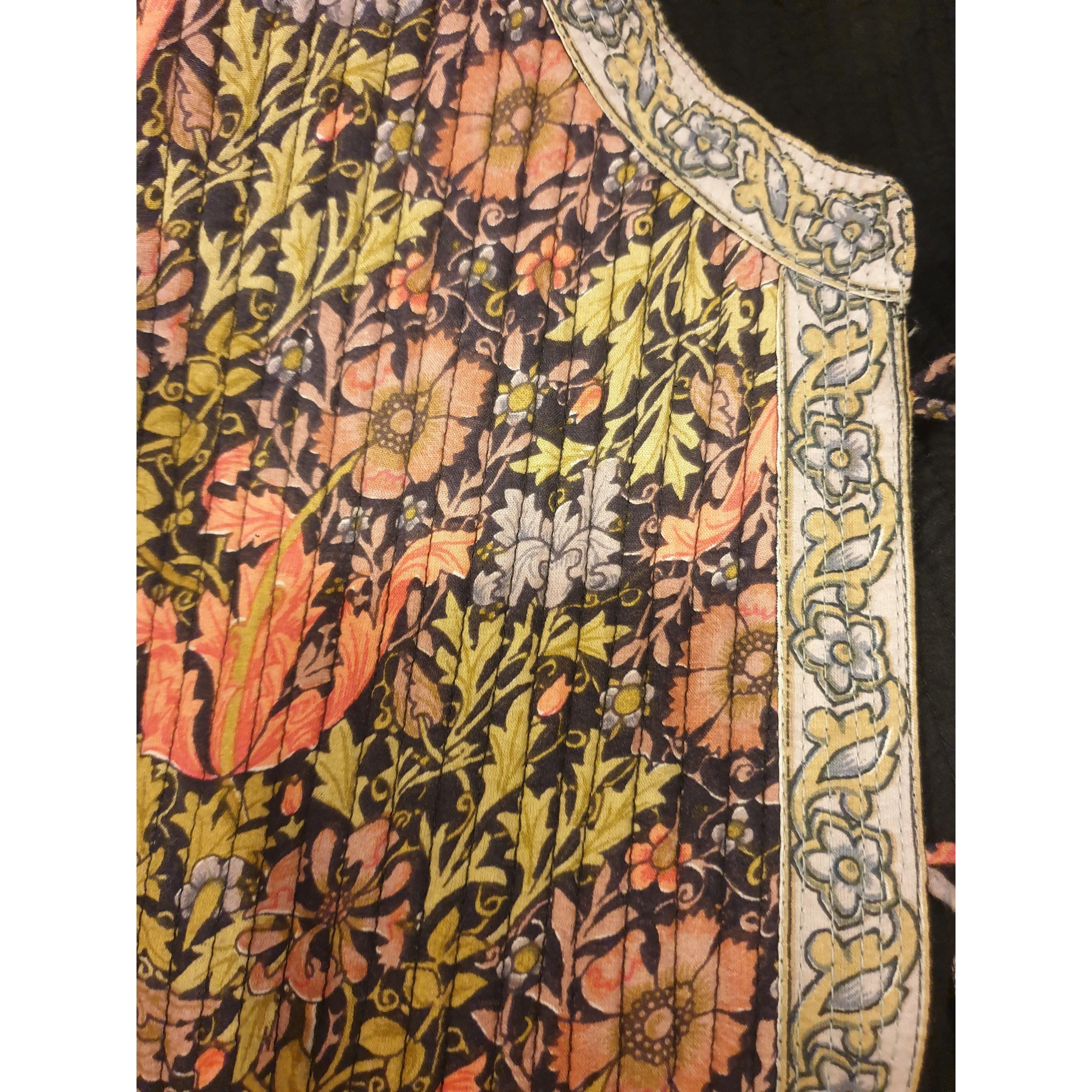 The Metropolitan Museum of Art quilted coat best fits size M