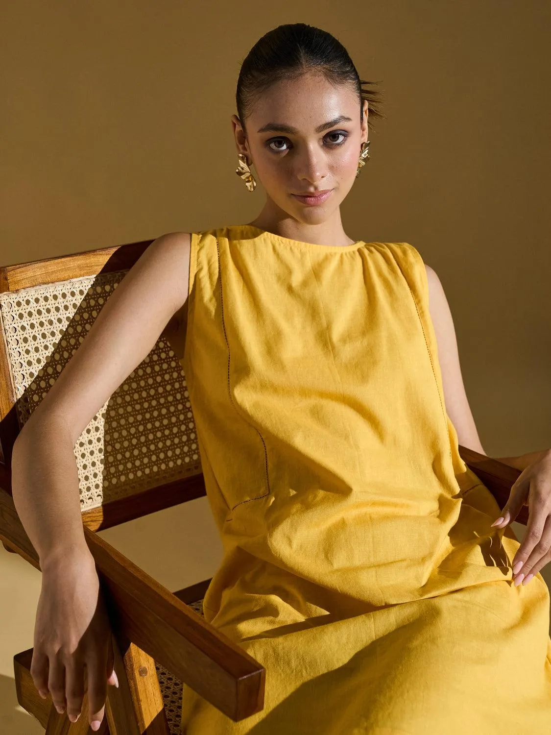 Timeless - Straight-Fit Dress perfect blend of class and comfort