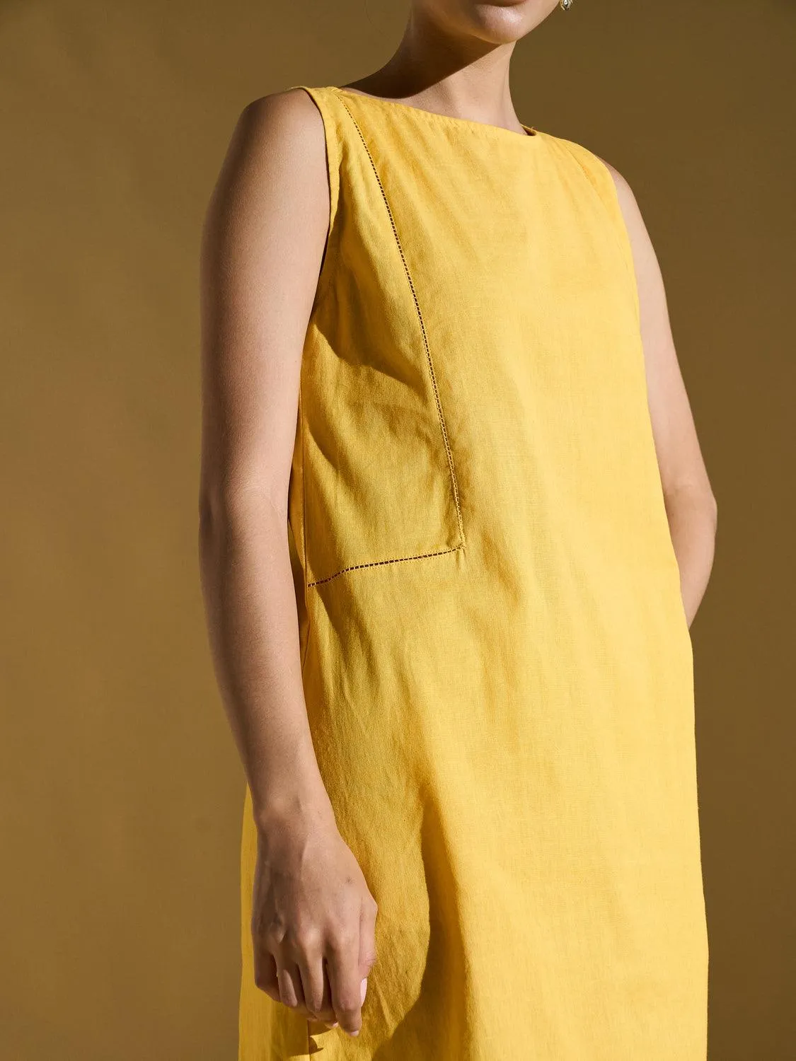 Timeless - Straight-Fit Dress perfect blend of class and comfort